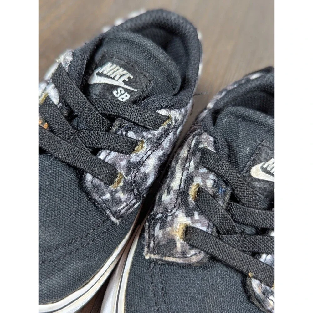 NIKE Baby Shoes Sneakers Size 5C 743185-002 Black White Elastic Lace